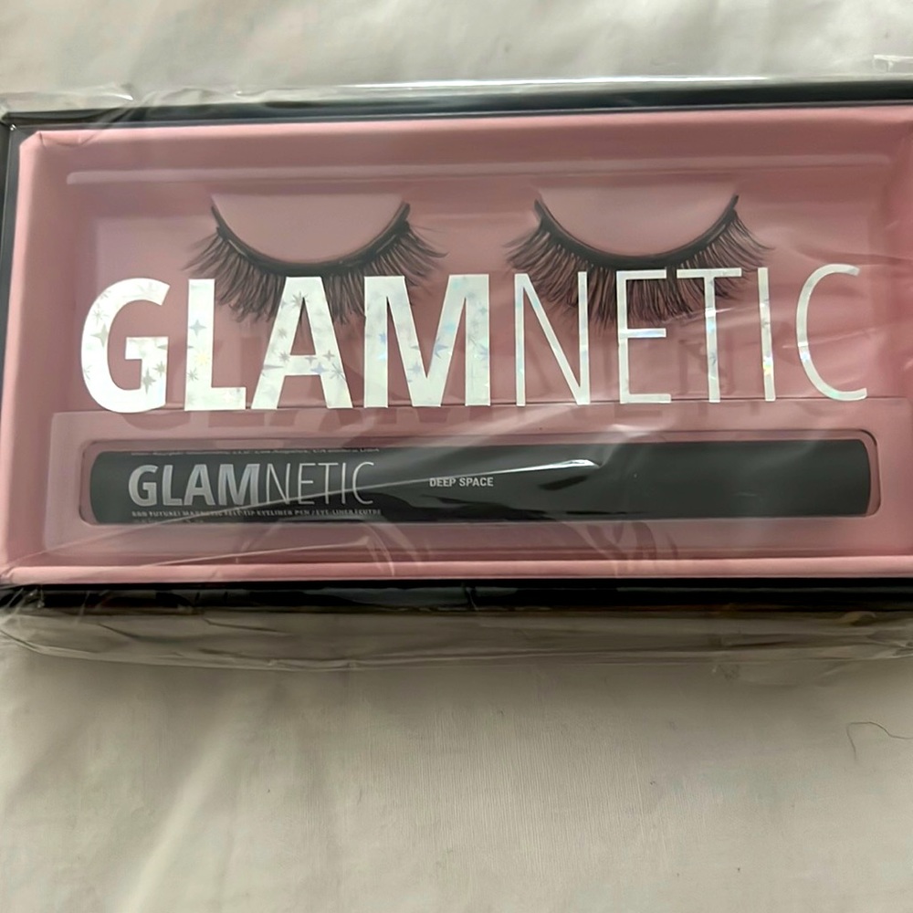 Glamnetic lashes one set new unopened package